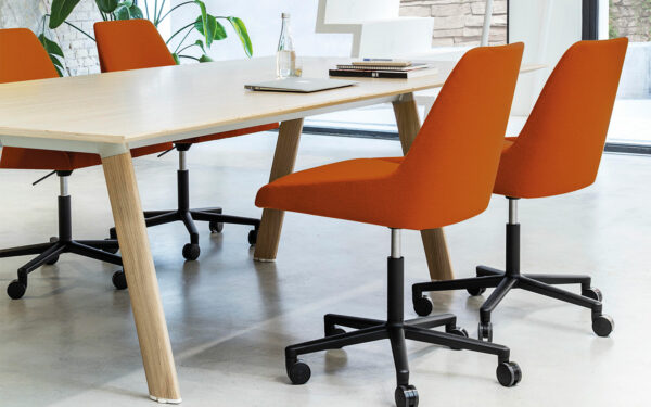 RADIAL meeting table