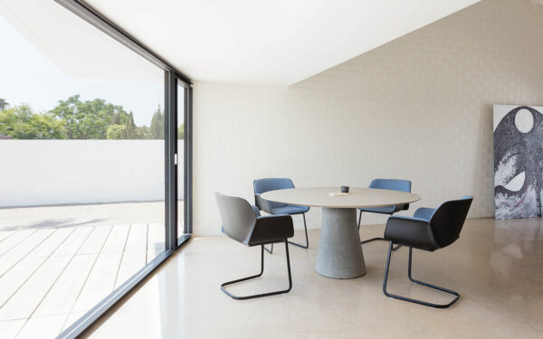 REVERSE meeting table