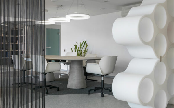 REVERSE meeting table