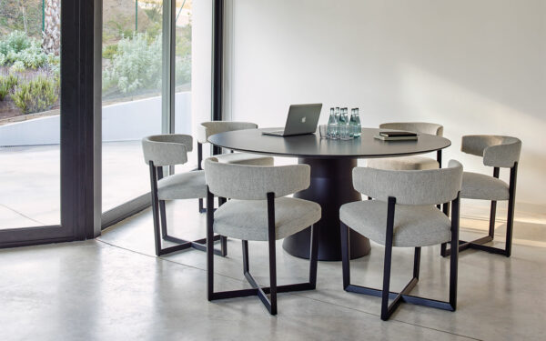 REVERSE meeting table