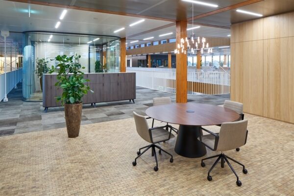 REVERSE meeting table