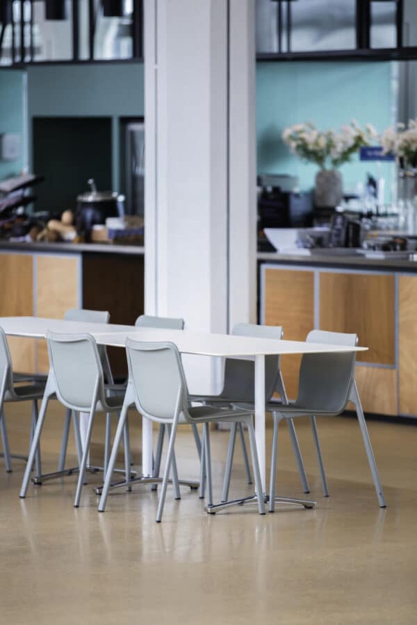 CHASSIS chair