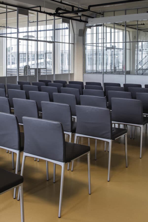 CHASSIS chair