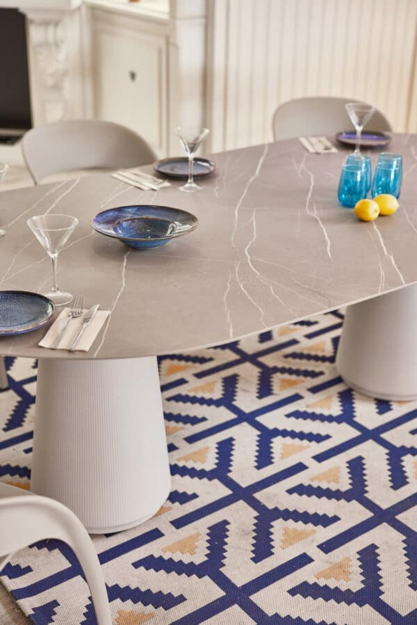 Round office table with plates and decor in workspace Malta